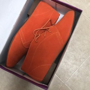 Dressy orange shoes.
